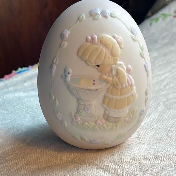 1994 Precious Moments “A Reflection of his Love” Easter 1994 - Picture 1 of 10